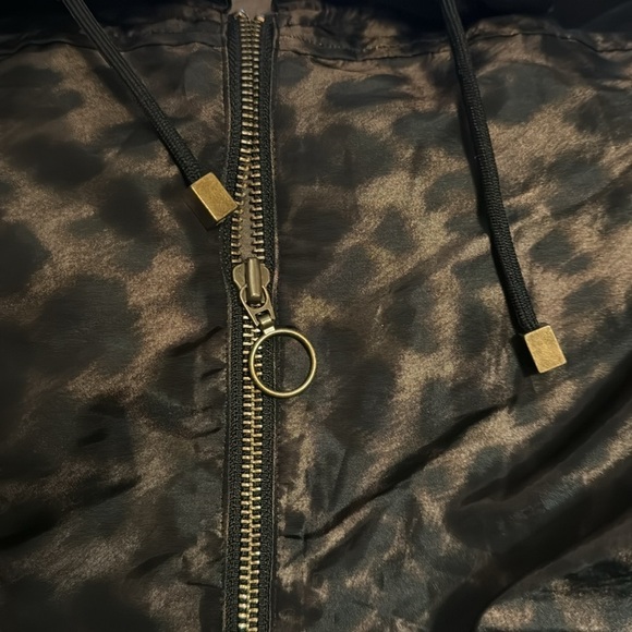 Chico’s animal Print nylon windbreaker leopard front zipper jacket sz 1 / S / 8 - Picture 6 of 6